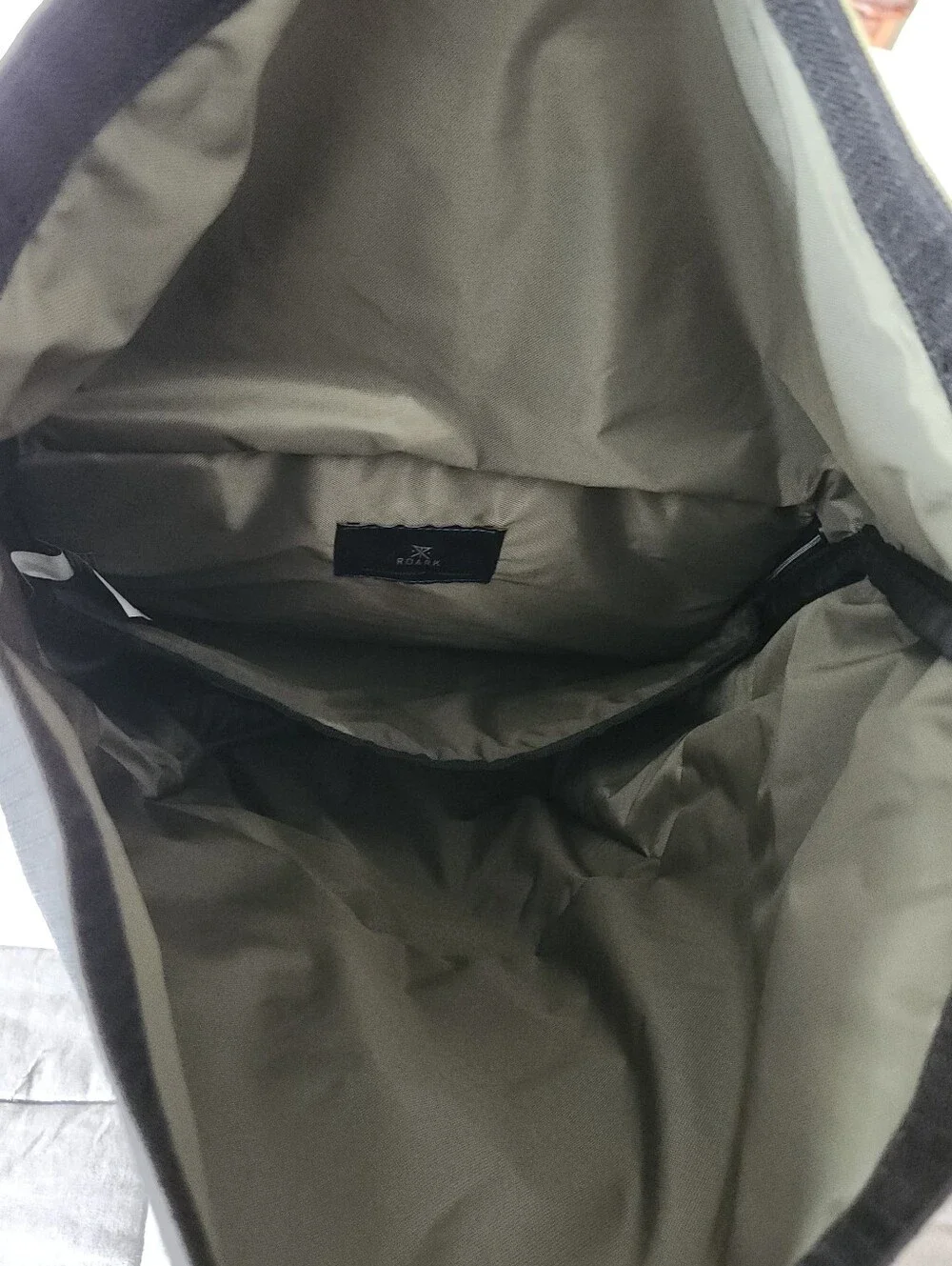 ROARK 27L 2.0 Passenger RA249 Travel Backpack Laptop pkt Black/Olive NWOT